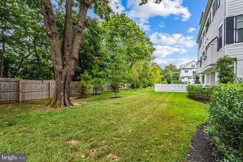 Exterior - 423 Maplewood Ave, Wayne, PA 19087 photo 7 of 10