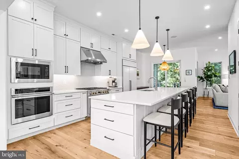 Kitchen - 423 Maplewood Ave, Wayne, PA 19087 photo 4 of 6