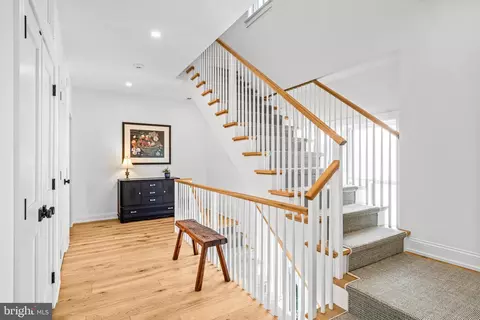 Entry Way - 423 Maplewood Ave, Wayne, PA 19087 photo 5 of 8