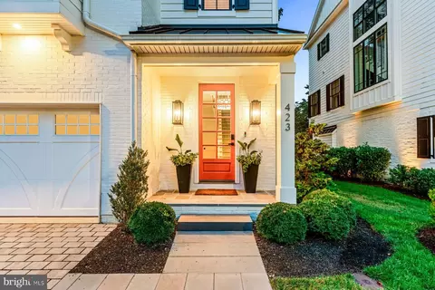 Exterior - 423 Maplewood Ave, Wayne, PA 19087 photo 6 of 10