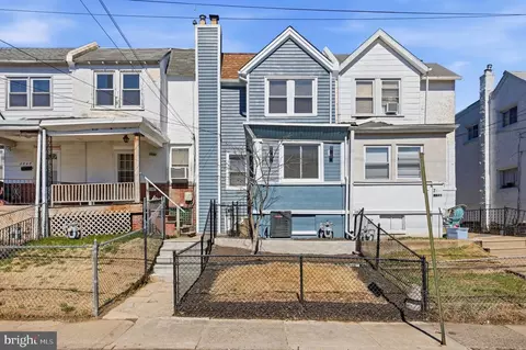 7043 Radbourne Rd, Darby, PA 19082