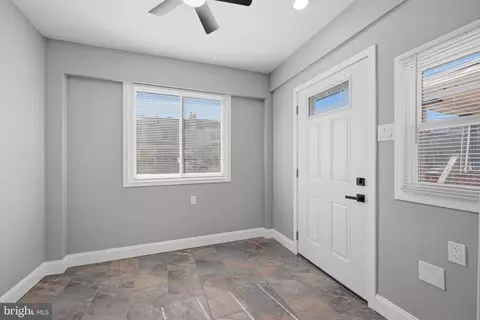 Entry Way - 7043 Radbourne Rd, Darby, PA 19082 photo 1 of 7