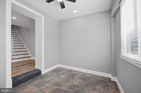 Entry Way - 7043 Radbourne Rd, Darby, PA 19082 photo 2 of 7