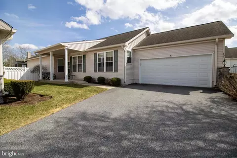 803 W Fox Hound Chase Chase, Glen Mills, PA 19342
