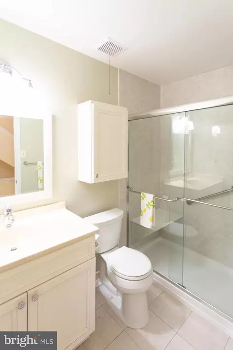 Bath - 417 Eagle Rd, Wayne, PA 19087 photo 3 of 4