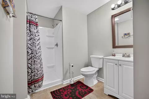 Bath - 10 Buck Ln, Boothwyn, PA 19061 photo 3 of 3