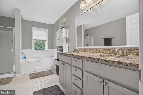 Bath - 10 Buck Ln, Boothwyn, PA 19061 photo 1 of 3