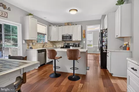 Kitchen - 10 Buck Ln, Boothwyn, PA 19061 photo 2 of 2