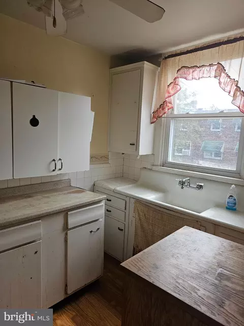 7266 Spruce St, Darby, PA 19082 photo 4