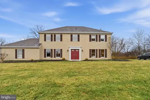 305 Countryview Dr, Bryn Mawr, PA 19010