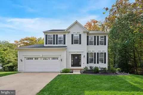 6 Manor Ct, Garnet Valley, PA 19060
