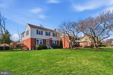 402 Twin Oaks Dr, Havertown, PA 19083