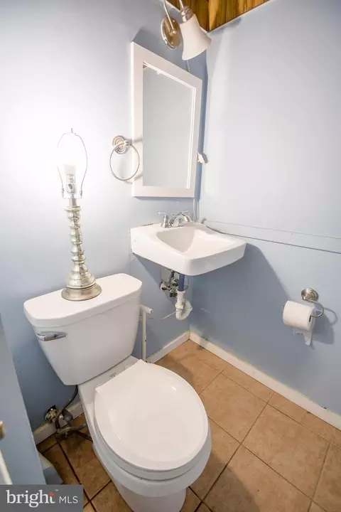 Bath - 616 Wayne Ave, Springfield, PA 19064 photo 3 of 3