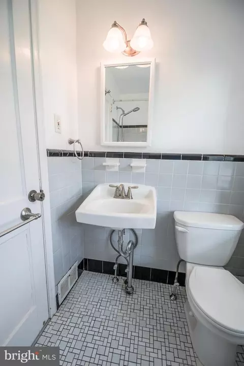 Bath - 616 Wayne Ave, Springfield, PA 19064 photo 1 of 3