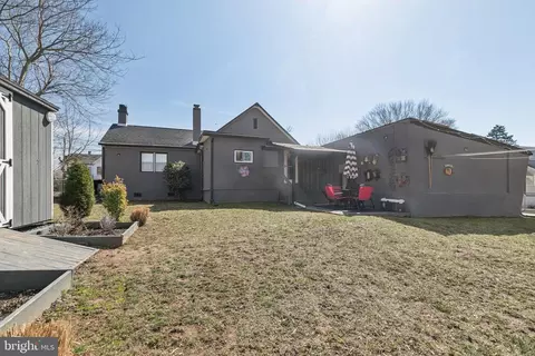 Exterior - 1332 Peach St, Boothwyn, PA 19061 photo 9 of 11