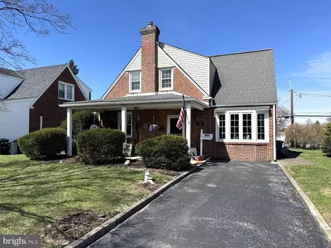 126 Ivy Rock Ln, Havertown, PA 19083