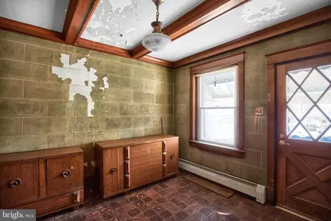 Entry Way - 1012 Washington Ave, Marcus Hook, PA 19061 photo 2 of 3