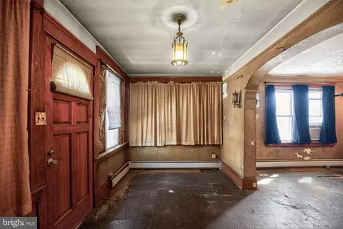 Entry Way - 1012 Washington Ave, Marcus Hook, PA 19061 photo 1 of 3