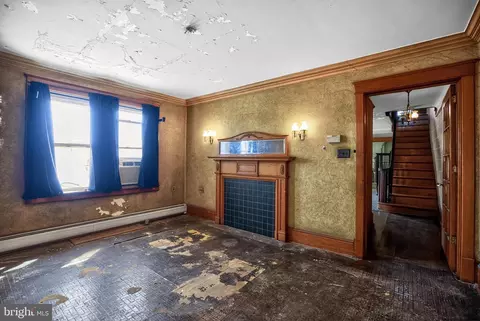 Living - 1012 Washington Ave, Marcus Hook, PA 19061 photo 1 of 2