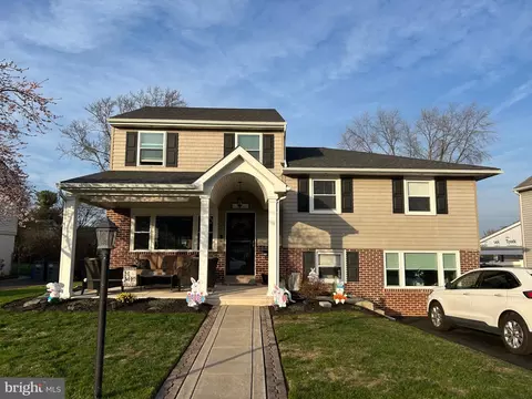 215 Canford Dr, Broomall, PA 19008
