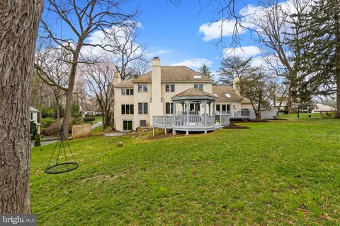 Exterior - 217 Ravenscliff Rd, Wayne, PA 19087 photo 5 of 12