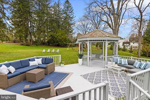 Exterior - 217 Ravenscliff Rd, Wayne, PA 19087 photo 9 of 12