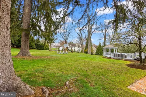 Exterior - 217 Ravenscliff Rd, Wayne, PA 19087 photo 12 of 12