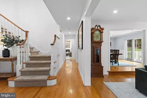 Entry Way - 217 Ravenscliff Rd, Wayne, PA 19087 photo 5 of 11