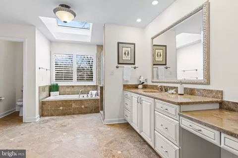 Bath - 217 Ravenscliff Rd, Wayne, PA 19087 photo 3 of 6