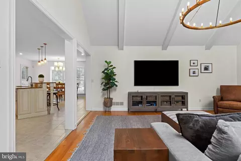 Entry Way - 217 Ravenscliff Rd, Wayne, PA 19087 photo 6 of 11