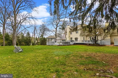 Exterior - 217 Ravenscliff Rd, Wayne, PA 19087 photo 11 of 12
