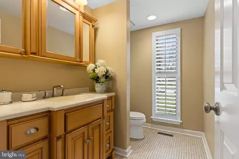 Bath - 217 Ravenscliff Rd, Wayne, PA 19087 photo 1 of 6