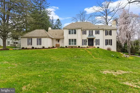 Exterior - 217 Ravenscliff Rd, Wayne, PA 19087 photo 2 of 12