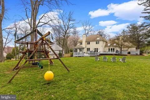 Exterior - 217 Ravenscliff Rd, Wayne, PA 19087 photo 6 of 12