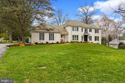 Exterior - 217 Ravenscliff Rd, Wayne, PA 19087 photo 3 of 12