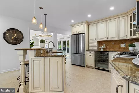 Kitchen - 217 Ravenscliff Rd, Wayne, PA 19087 photo 2 of 4