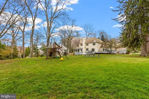 Exterior - 217 Ravenscliff Rd, Wayne, PA 19087 photo 4 of 12