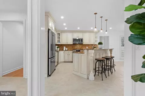 Entry Way - 217 Ravenscliff Rd, Wayne, PA 19087 photo 7 of 11