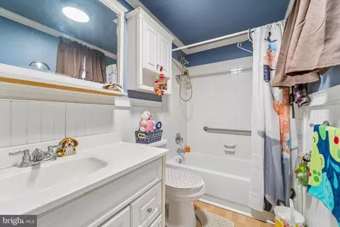 Bath - 309 E Dutton Mill Rd, Brookhaven, PA 19015 photo 1 of 1