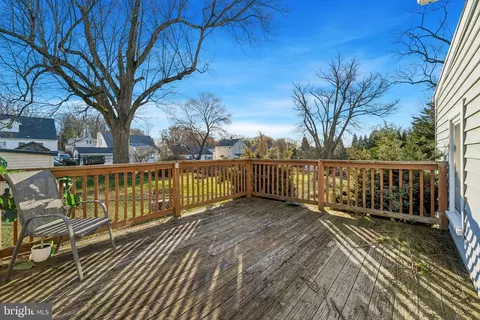 Exterior - 309 E Dutton Mill Rd, Brookhaven, PA 19015 photo 4 of 6
