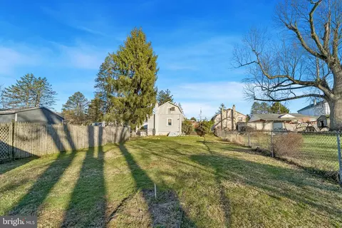 Exterior - 309 E Dutton Mill Rd, Brookhaven, PA 19015 photo 5 of 6