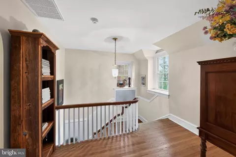 Entry Way - 306 Windsor Ave, Wayne, PA 19087 photo 3 of 6