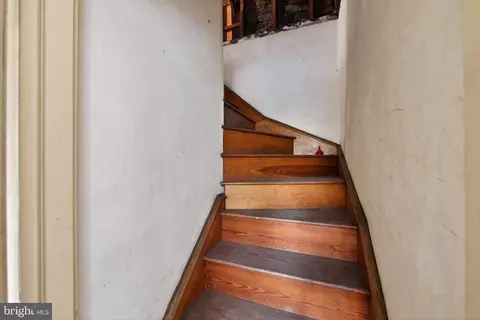 Entry Way - 306 Windsor Ave, Wayne, PA 19087 photo 5 of 6
