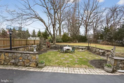 Exterior - 306 Windsor Ave, Wayne, PA 19087 photo 6 of 10