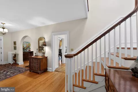 Entry Way - 306 Windsor Ave, Wayne, PA 19087 photo 2 of 6