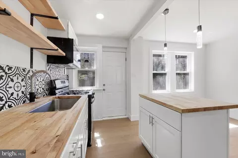 422 Darby Ter, Darby, PA 19023