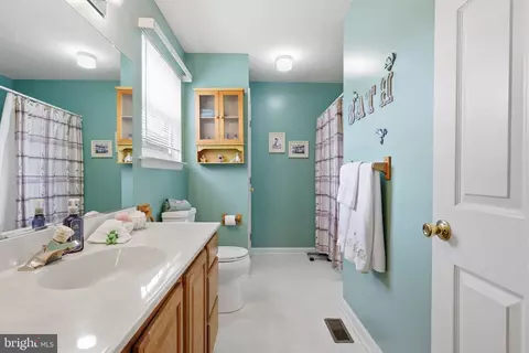 Bath - 2 Freedom Way, Ogden, PA 19061 photo 2 of 3