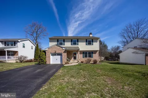 4008 Washington Dr, Ogden, PA 19061