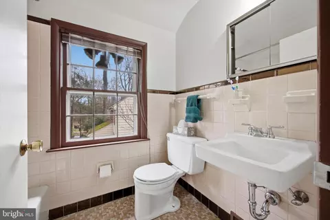 Bath - 359 Spring Valley Rd, Springfield, PA 19064 photo 3 of 3