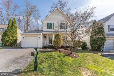 4 Cannon Ct, Ogden, PA 19061
